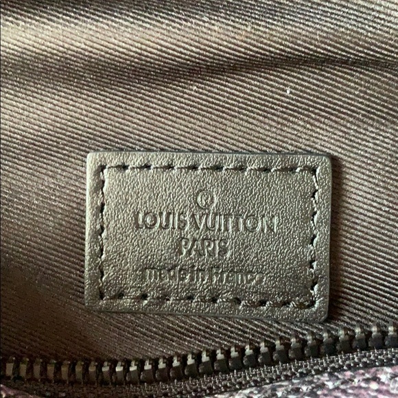 Louis Vuitton Crossbody Bag/Fanny Pack (Rare) - Picture 8 of 8